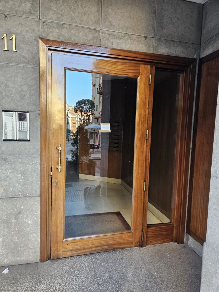 Barniz de puerta de madera exterior